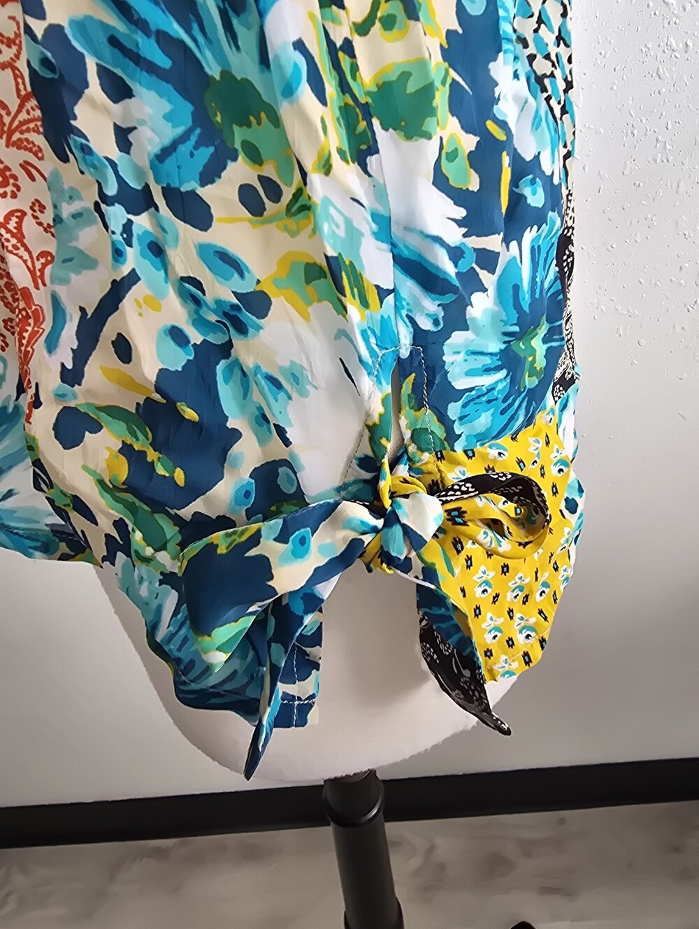 Johnny Was Paisley Ravenne V neck Top Patchwork Print Silky Feel Size Medium - Picture 8 of 12